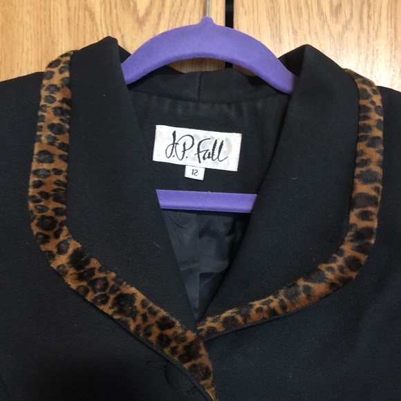 Vintage Blazer with Cheetah Trim - Picture 4 of 6